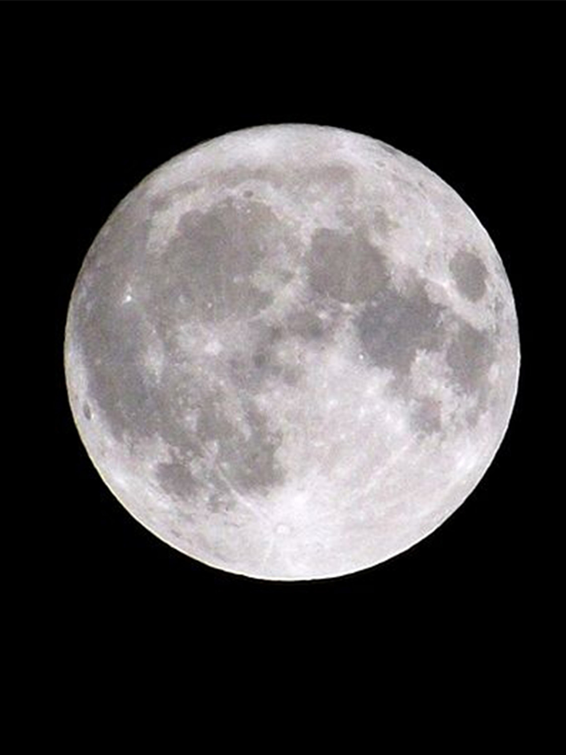 Photograph of a full moon by Mark Harkin